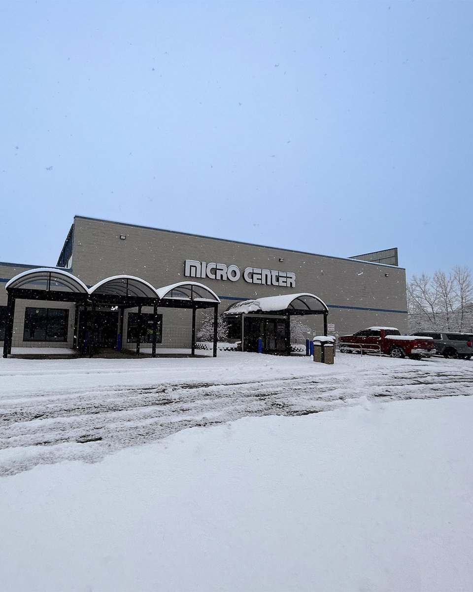 microcenter's tweet image. There&apos;s nothing better than hot cocoa and your favorite game 👌 #snowday #byopc #pcbuilder #gamingpc