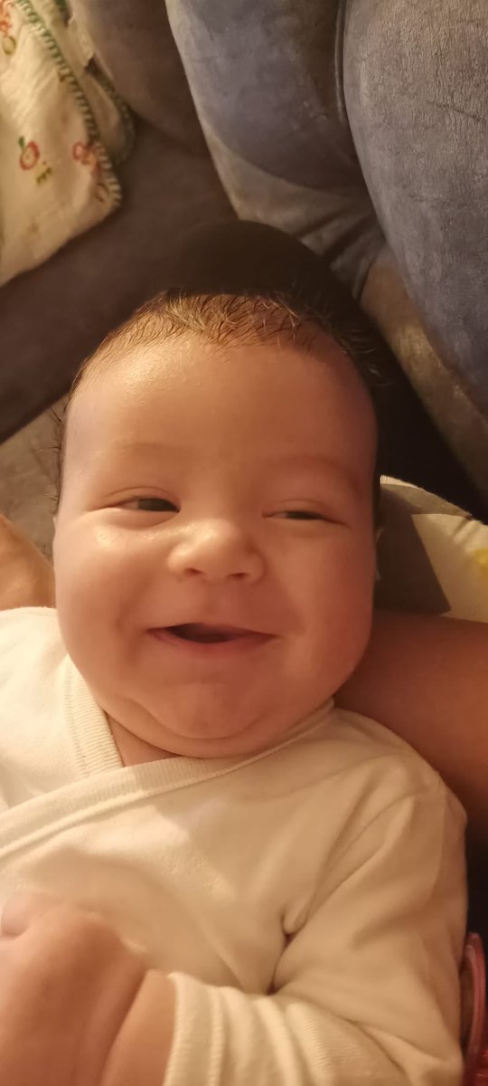 Tam ağlıcam.     /   Bi gülme tutuyo.
                          🤍