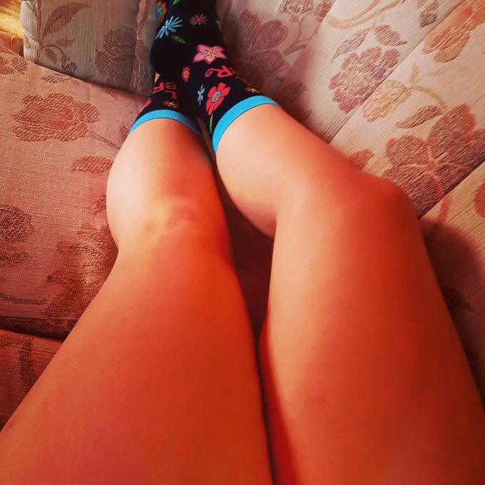 Who wants to squeeze and bite these thighs?? Check out my OnlyFans to see more! Subscribe for free!   https://t<a href="/tag/thick"class="tags"><span>#thick</span></a><a href="/tag/feetlover"class="tags"><span>#feetlover</span></a><a href="/tag/feetpic"class="tags"><span>#feetpic</span></a><a href="/tag/feetfethish"class="tags"><span>#feetfethish</span></a>