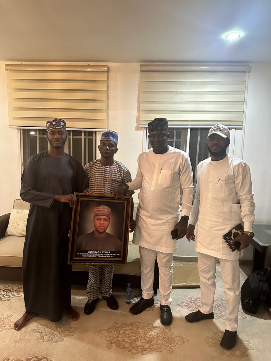 BatKsmCallCen's tweet photo. Earlier today, the Tinubu Shettima Mandate group conferred Amir Kashim Shettima as their group patron. The meeting was held in Abuja, where Amir Kashim Shettima was represented by Mallam Ahmad Ribadu, the National Project Coordinator of the @BatKsmCallCen. https://t.co/t4LkWGVUfL
