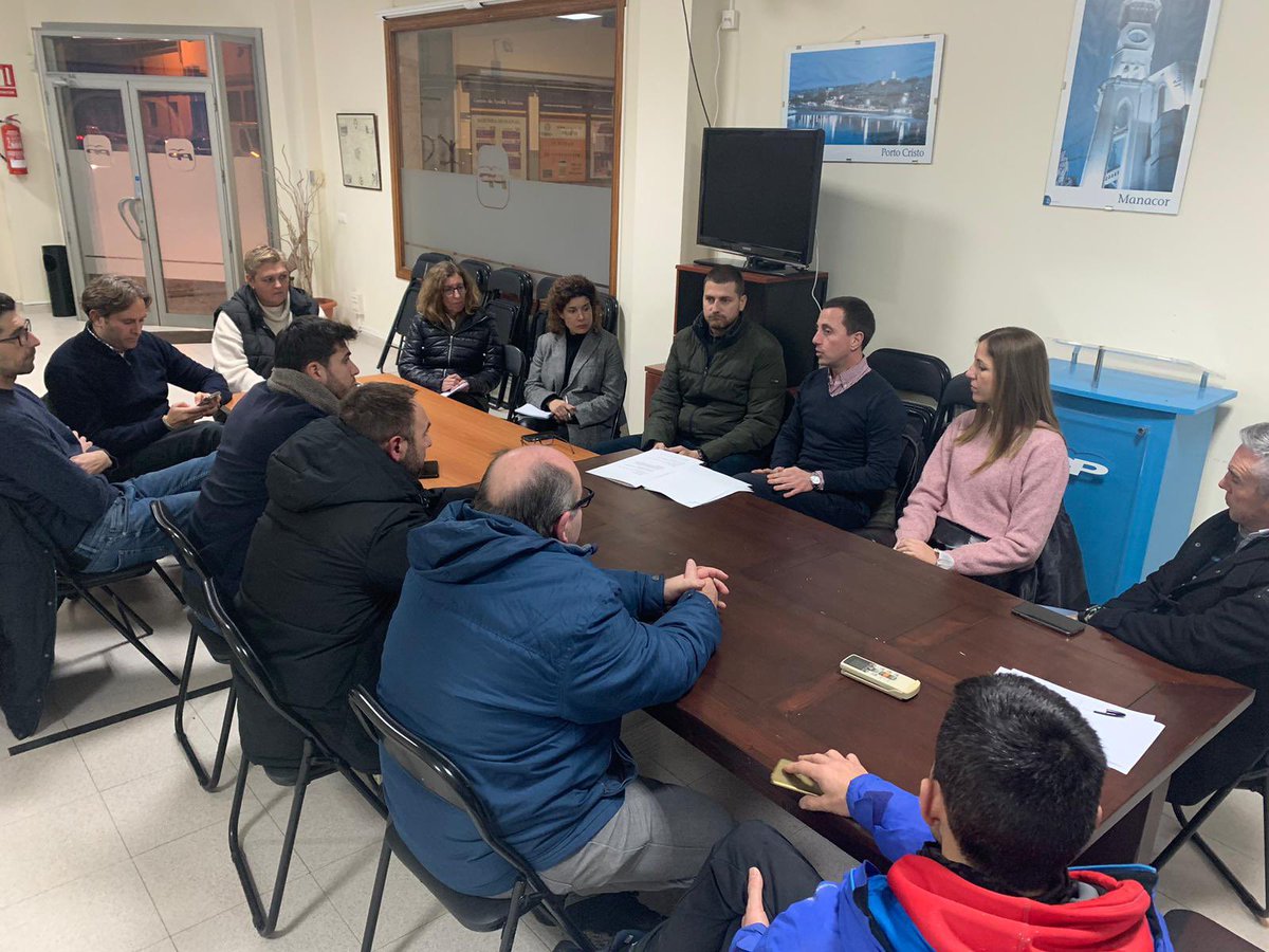 ManacorPp's tweet image. Hem tengut el gust d’obrir la seu del #PartitPopularManacor per a la celebració d’una trobada de feina dels municipis de Montuïri, Sant Llorenç, Capdepera, Son Servera, Maria de la Salut i Manacor.

Els equips comencen a fer feina! 🙌🏼🙌🏼

La unió fa la força! 💪🏼💪🏼

#PartitPopular