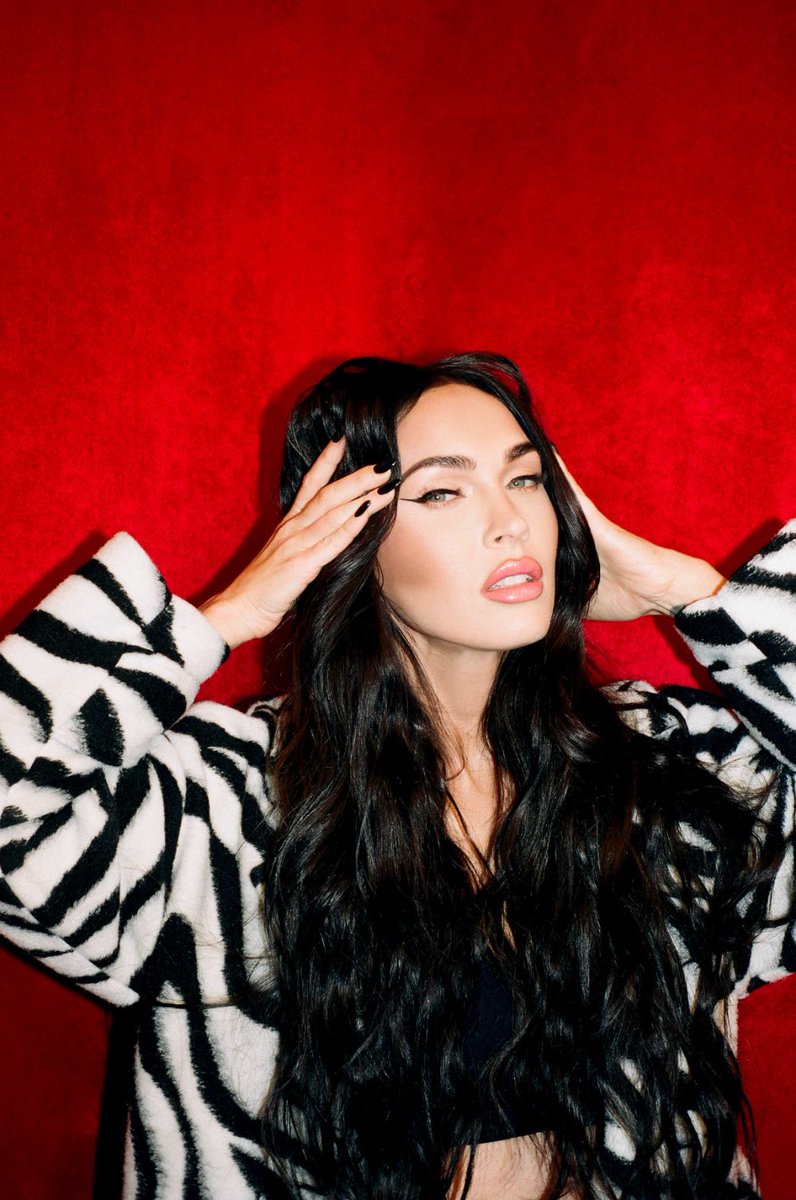 hoteldiablo_xx's tweet photo. Hello there beautiful🩸
@meganfox #actress #meganfox #mrspink #iamagod #sexy #intellegent #physic #beautiful #colsonbaker #mgk #machinegunkelly #mrpink #theblondedon #estfam #est4life #est19xx #mainstreamsellout #twinflame #bloodyvalentine #undnlaqr #jennifersbody #subservience https://t.co/tYHRFs6Cke