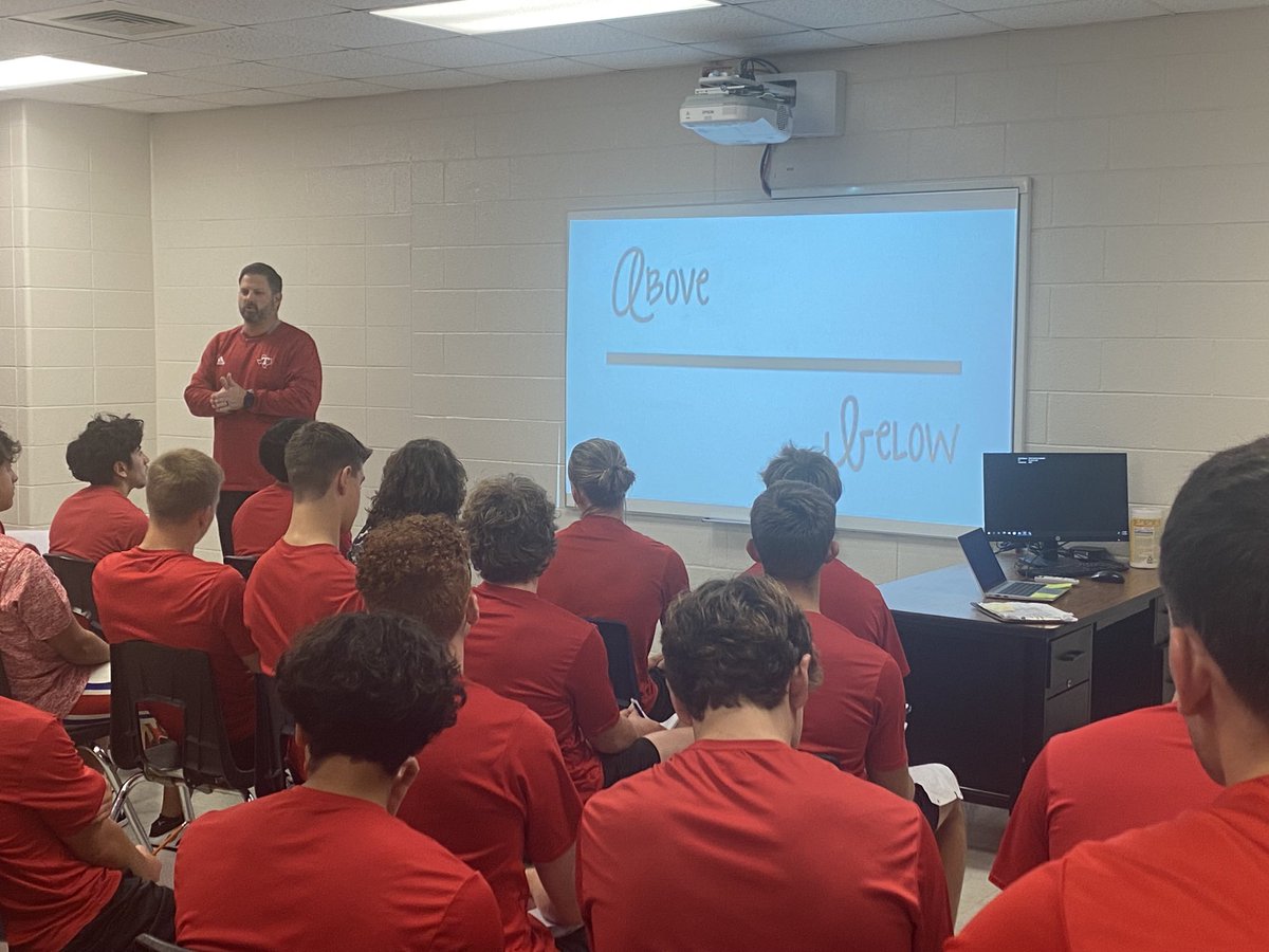 ⁦@CoachJShort⁩ killing the Culture Talk today on Above the Line/Below the Line…#CultureMatters #FHFT ⁦@FootballTomball⁩ ⁦@TISDTHS⁩ ⁦@TB_KFLAN⁩