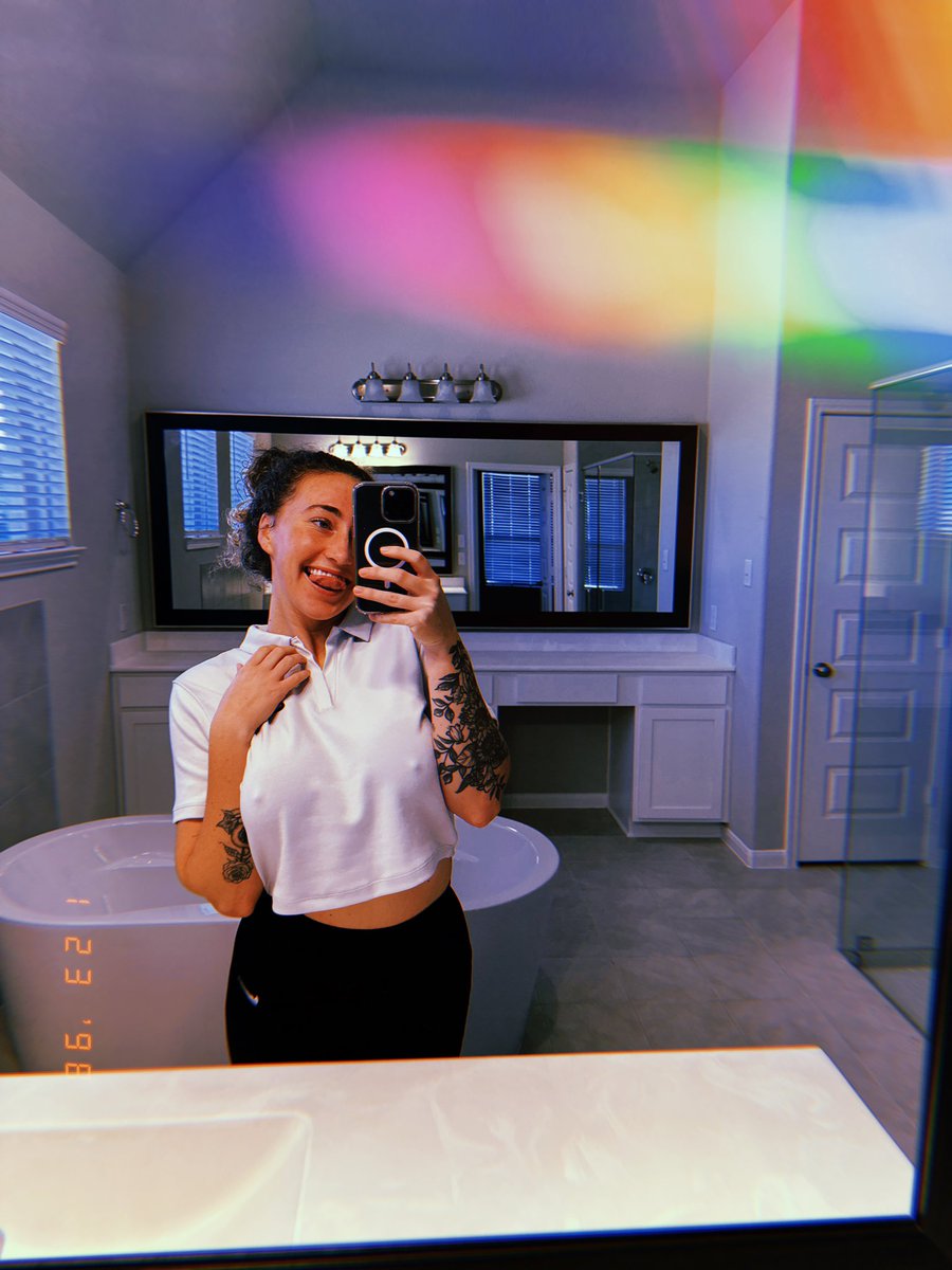 Karlye Taylor on Twitter: “Say hello to my new bathroom🥰”