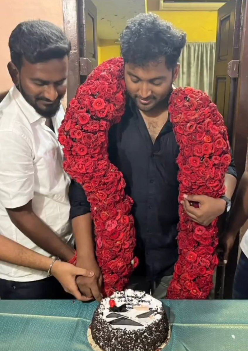 rskjithuu's tweet photo. @actor_azeem Vaathi @RVikraman Anna👊💪
Real Winner👑🏆
Aari Anna Vikraman Anna நல்லவர்கள் 💖👌 எத்தனை Bigg Boss Season வந்தாலும் இவர்கள் போல் இனி யாரும் வர போவது இல்லை 😥❤ #AramVellum #Vikraman #VaathiVikraman #RealWinnerVikraman #VikramanBB6TamilTitleWinner https://t.co/226z1StQiU
