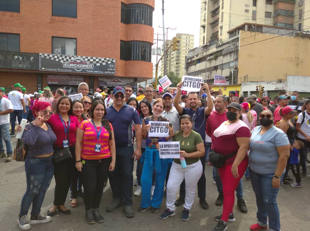 #23Ene || Los trabajadores/as de @SoyBva, continúa  en la Gran Marcha Contra el Bloqueo Imperialista junto a la Gob. @Soykarinacarpio  y el alto mando político de la revolución del @PsuvAragua_ofic, apoyando al Pdte. @NicolasMaduro.

#RebeliónAntiimperialista #AraguaConMaduro