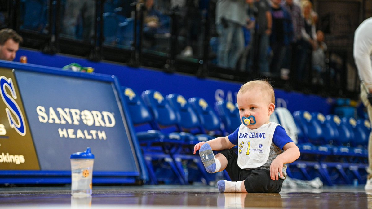 The final two races of the 2023 Baby Crawl, presented by @BrookingsHealth, are tomorrow & Saturday! 😍

#GoJacks 🐰
