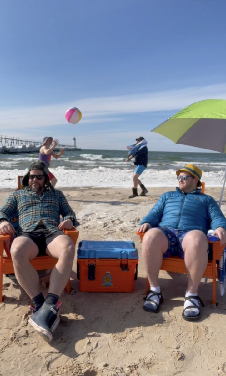 TFW you’re first in line for Oberon Day. 😎 Just 53 days to go – see ya’ll on March 20. ☀️🍻

📸: <a href="/JamesBeaudrie/">James Beaudrie</a> <a href="/DyllanWalker/">Regional Man of Mystery</a>