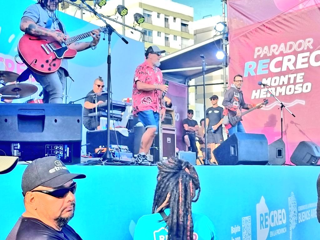 UnidadBloque's tweet photo. Desde #Prensa del Bloque #Noticias  En el  Parador #recreo #provincia  #playa  #Verano2023 #disfruta  con @KAPANGASOK los y las presentes cantaban sus temas con alegria https://t.co/xuUETQRSod