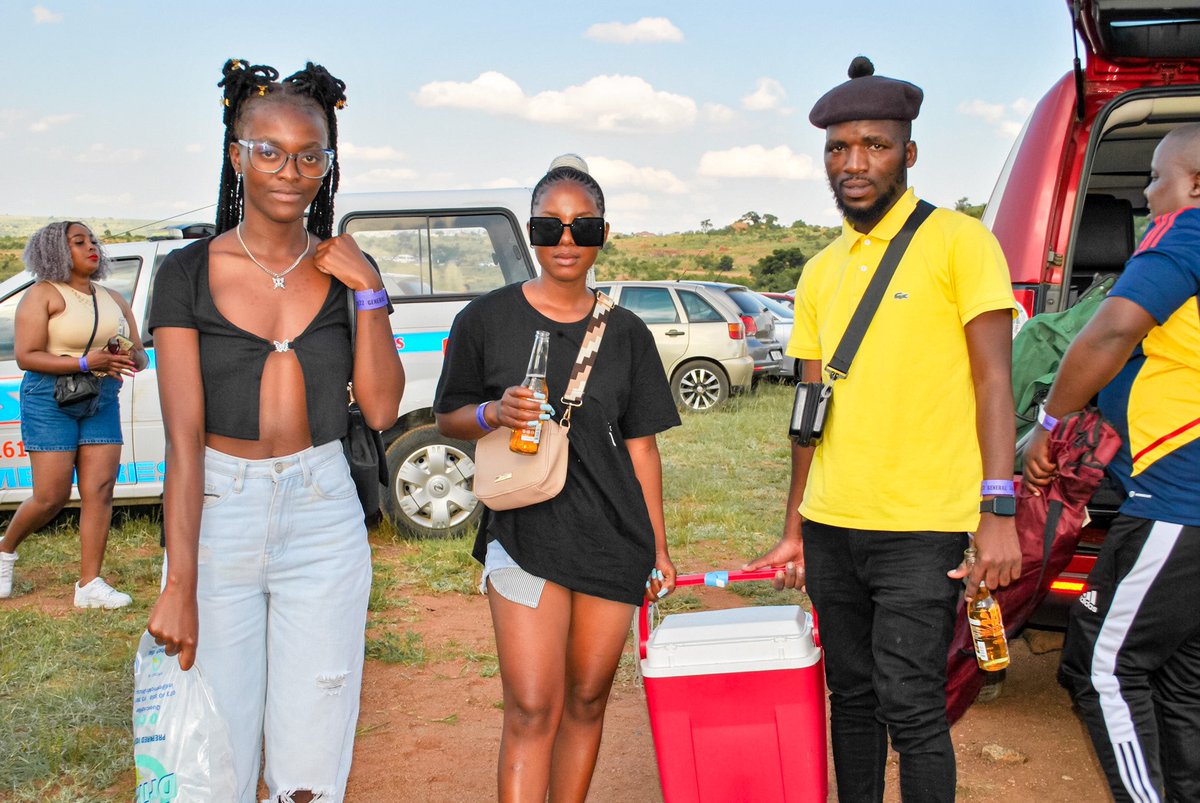 gae_lapeng's tweet photo. Event: CHILLAS BY THE RIVER hosted by yours truly.
🗓:26 Dec 2022
📌: Motsephiri River, Ga Mabintane, Sekhukhune, Limpopo. 
#gaelapeng22 #gaelapeng #gaelapengconcepts  #sound #lights #stage #mainstage #events #festive #festival #festiveevents #limpopo #sekhukhune #scenicview https://t.co/WkphohvymL