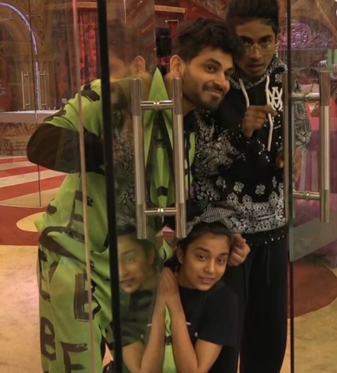 B_bold_21's tweet photo. Sibling goals 🤌🤌🥺🥺💗
#sumbultouqeerkhan #bb16 https://t.co/duqot5Zq6K