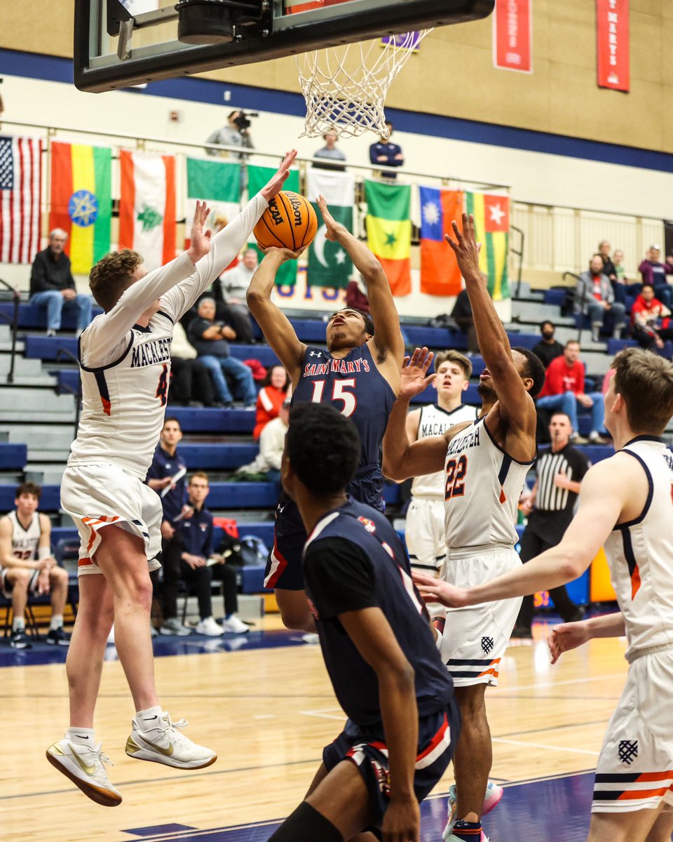 AbeWoldeslassie's tweet photo. Thanks to @NorthstarAlex for stopping by @Macalester. He does so much great photography work across the state and please reach out to him directly if you’d like him at a game 🏀 https://t.co/U50rzZL0Kw