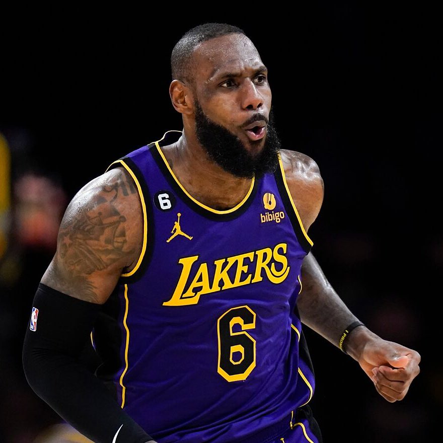 Lakers Lead tweet media