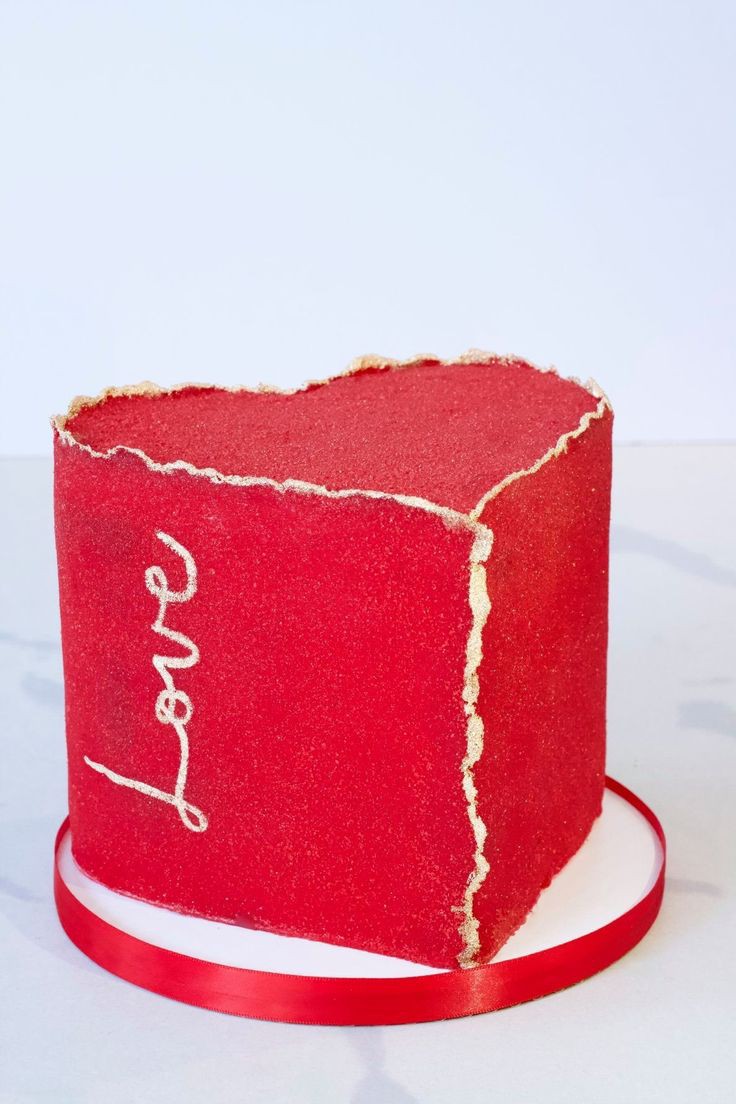 #valentinesday2023 
#valentine is coming , where is your #boyfriend ?? 💏👩‍❤️‍💋‍👨. Choose #tastyartcake to spice up your #valentinesday with #cake 

#valentines #valentinesgift #valentinecake #2023年 #cakedecorating #cakelover #cakedesign #cake