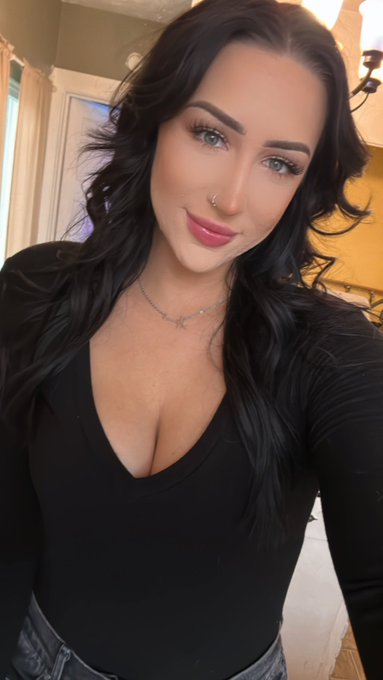 I&rsquo;m LIVEEEE on twitch https://t.co/Zb0G1HU4jm