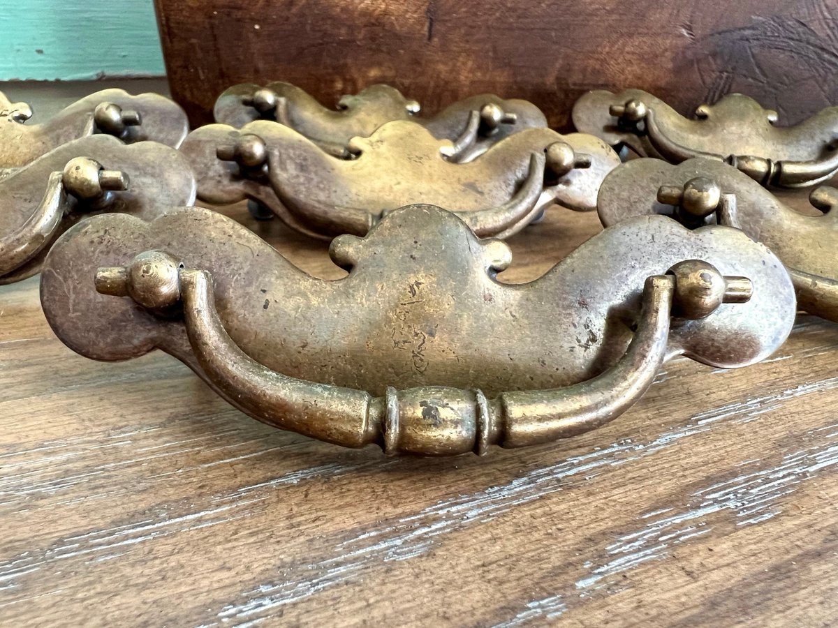 VSeagrape's tweet image. 🐕 Big deals! Drawer Pulls, Pairs Vintage Brass Hardware Drawer Pulls Handles, 3'' Center Hardware, Vintage Hardware, Vintage Drawer Pulls, Metal Handles only at $18.00 on etsy.com/listing/139056… Hurry. #VintagePulls #VintageKnobs