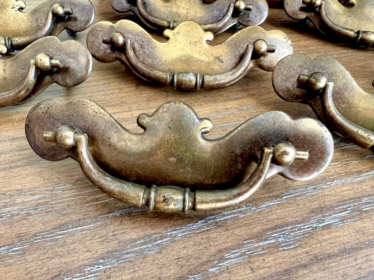 VSeagrape's tweet image. 🐕 Big deals! Drawer Pulls, Pairs Vintage Brass Hardware Drawer Pulls Handles, 3'' Center Hardware, Vintage Hardware, Vintage Drawer Pulls, Metal Handles only at $18.00 on etsy.com/listing/139056… Hurry. #VintagePulls #VintageKnobs