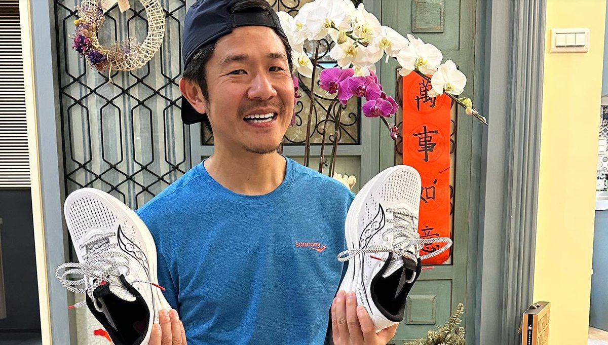 jacky0712's tweet photo. 除夕 8K 6分配 輕鬆跑
初一 5K 4分40配
初二 21.2K  心律160 4分半配，期中考，半馬計時訓練，今天起床後空腹訓練，7K、14K補水，14K補膠，穿新訓練鞋Saucony Endorphin Speed 3波馬紀念版，訓練也能破PB，96分47秒，紀念一下。

課表才過半，收起喜悅，繼續備戰東馬，祝福大家新年快樂💪

#saucony https://t.co/NZUHEVhNw1