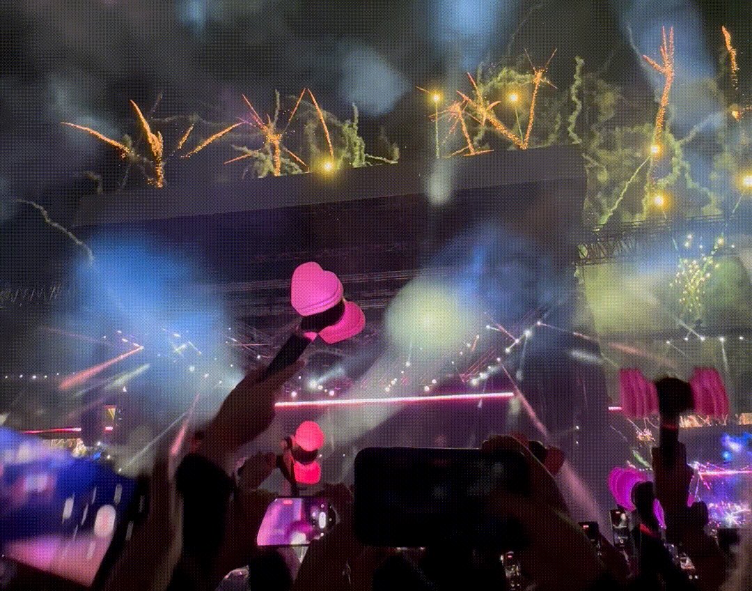 veena1004's tweet photo. - BORN PINK IN RIYADH 230121 -
#BLACKPINKinRiyadh https://t.co/5iQPu0M4BJ