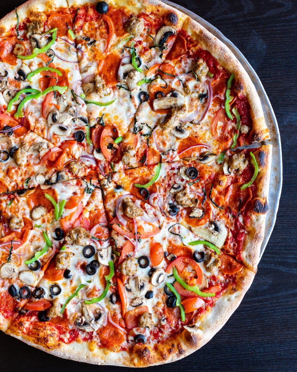HobokenPie's tweet photo. Celebrate #NationalPieDay the right way. 🍕😎 Score yourself a 𝗙𝗥𝗘𝗘 order of cheesy bread when you spend $25 or more! 💸 Just use promo code: MONDAY at checkout in the HP App or when you visit https://t.co/7GYoMMLWik! 💻 https://t.co/PYBJmYowVs