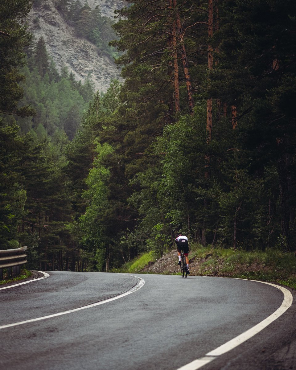 AlenMilavec's tweet photo. Man vs Nature…

@TamauPogi in the French Alps.
#nature #weather #rain #cycling #sport #photography https://t.co/boAVcLJDA9