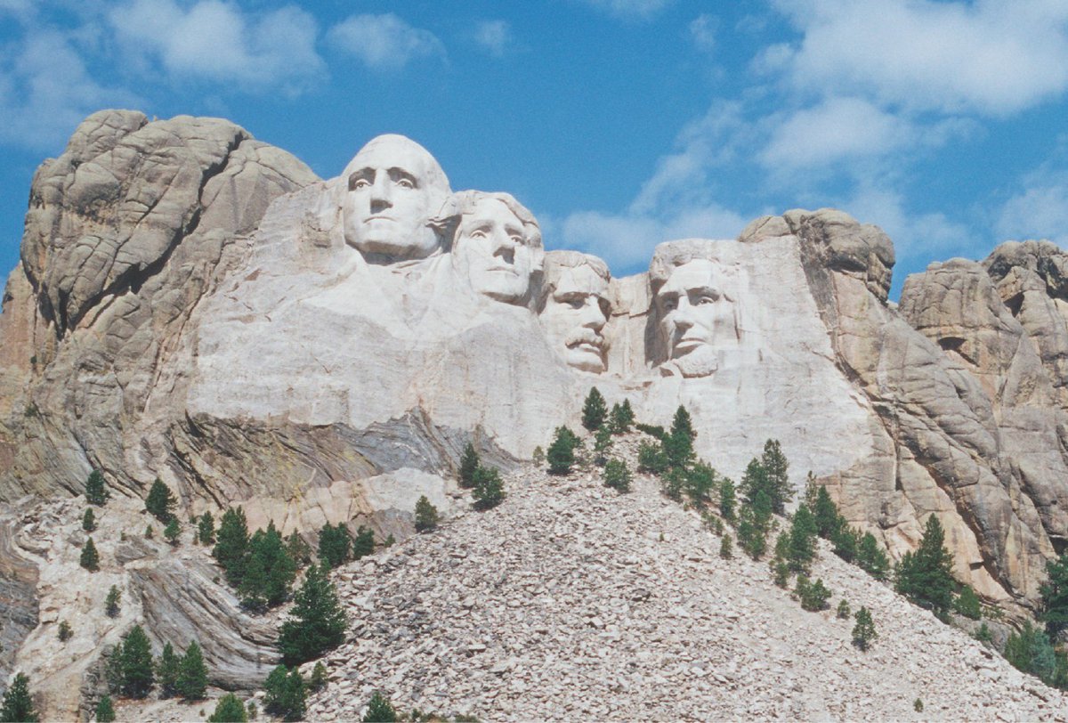 VisitorTips's tweet photo. Experience American history like never before at Mount Rushmore National Park! Visit the link in our bio to see all things South Dakota⛰✨

#MountRushmore #NationalPark #VisitMountRushmore #TravelGoals #adventure #tourism https://t.co/Ww1D0iQPXx