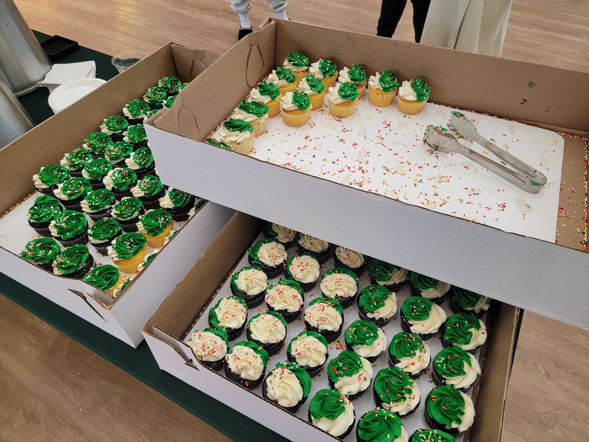 PokoTraveler's tweet photo. Happy Birthday, Rune & Thor, who are 1 year old! 🎈🧁🐕🦺🐕🦺 #HBDRune #HBDThor #CLEstate @CLE_State @CSUpd https://t.co/HNroINWVoa
