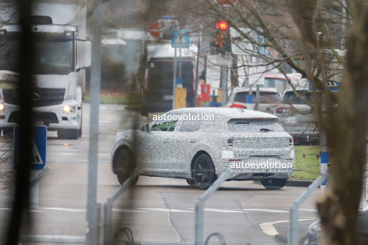 cole_marzen's tweet photo. The 2024 Ford Explorer Sport has been spied testing for the very first time with a very masculine design. In addition, the CUV will ride on top of Volkswagen’s scalable MEB architecture and it could be offered with around 300 miles of electric range. #Ford #ExplorerSport #BEVs https://t.co/rdXHR94Z5x