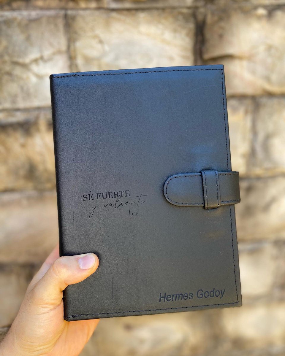 kbempresarial's tweet photo. Agendas forradas en cuero con personalizadas para el 2023. 📔 
Solicita un presupuesto de acuerdo a las exigencias de tu empresa.📩 https://t.co/oKiFN4eXgY