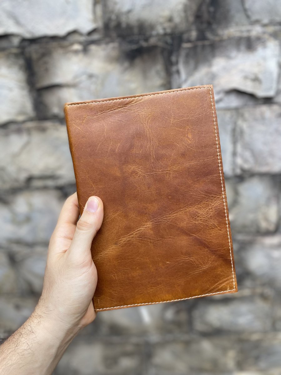 kbempresarial's tweet photo. Agendas forradas en cuero con personalizadas para el 2023. 📔 
Solicita un presupuesto de acuerdo a las exigencias de tu empresa.📩 https://t.co/oKiFN4eXgY