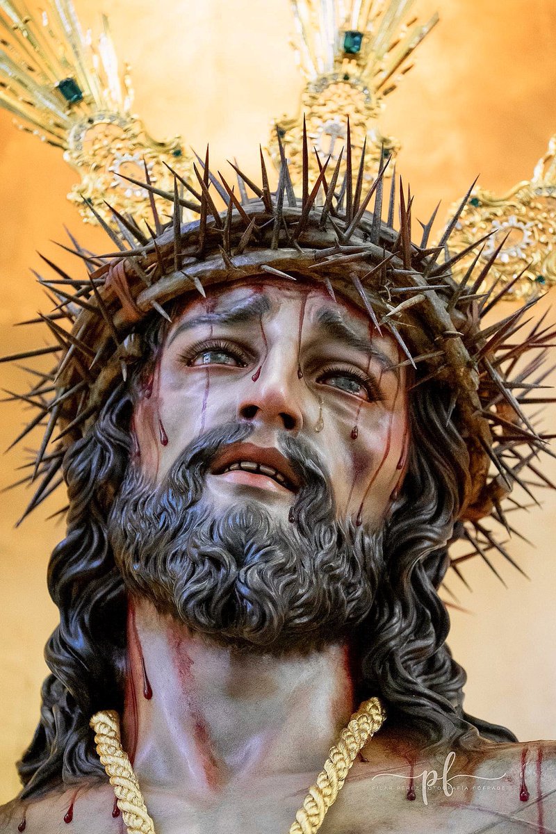 Impactante el rostro de este Cristo, me ha dejado totalmente helado…
📷 <a href="/DelPilarkira/">PILAR PÉREZ</a>