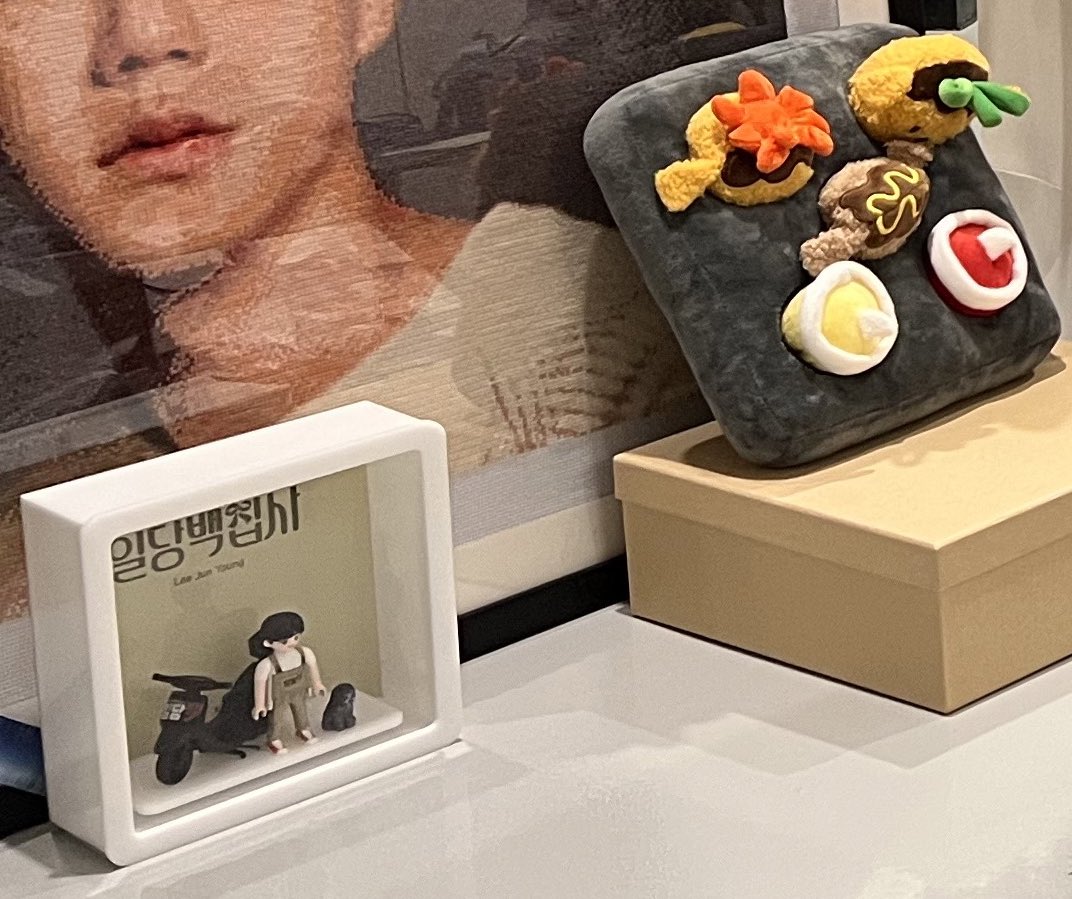 2jun097's tweet photo. 이제 말해도 될 것 같아? 일당백 태희와 레오 피규어 커스텀을 했어. 실물을 보고 너무 괜찮는데.. 옆에는 레오의 장난감🐶🐾뭔가 아빠만 선물을 주면 좀 그렇자나..그래서 같이 샀어🤭 잘 받아서 다행ㅎㅎㅎ #이준영 https://t.co/hM4LgVWIxm