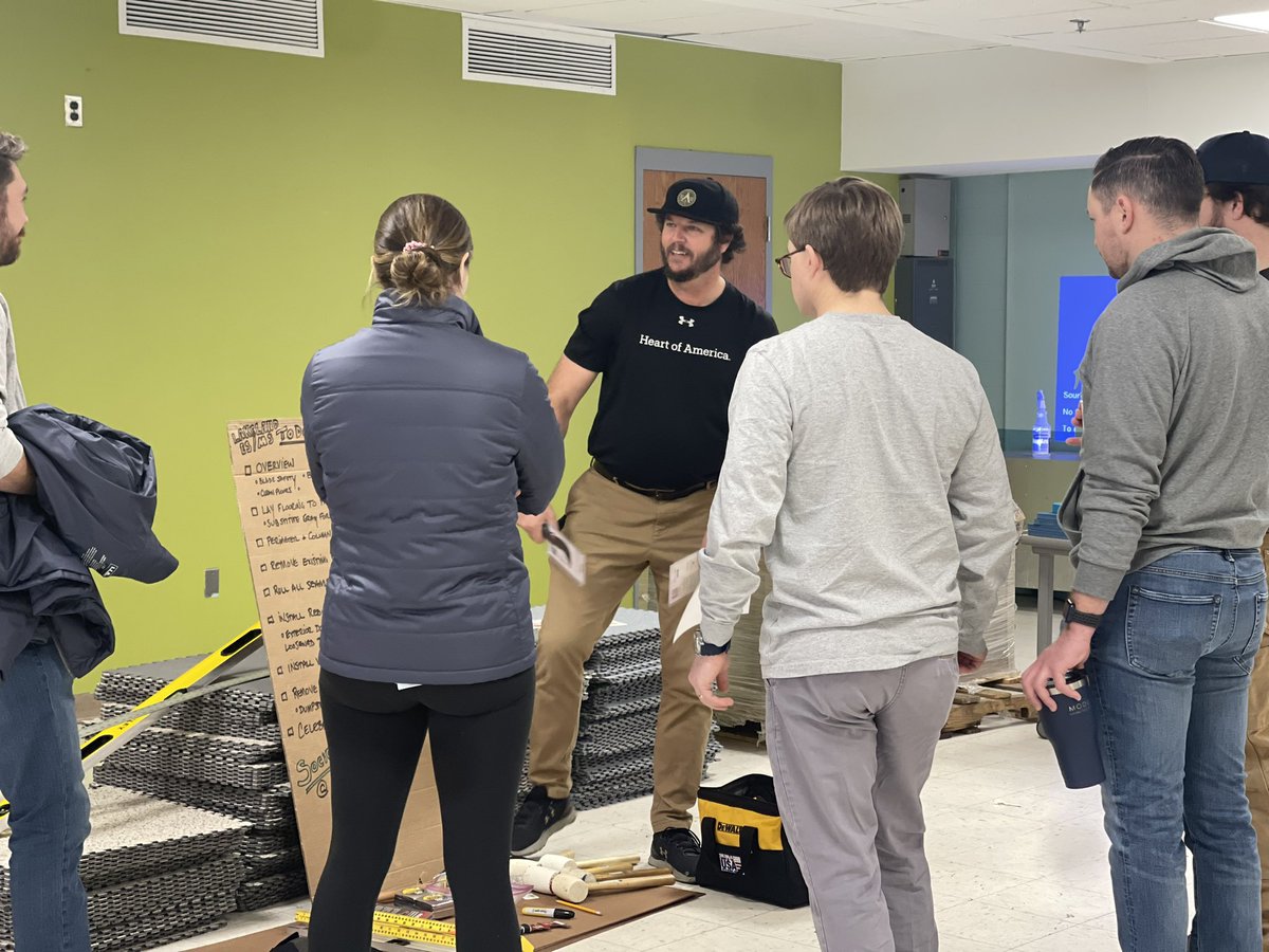 HeyMrsSavage's tweet photo. Putting in WORK today with @HeartofAmericaF to bring our students an amazing cafeteria refresh!  As always, love the heart and spirit of the Lakeland team! @LakelandSchool https://t.co/MhqELTT2mC