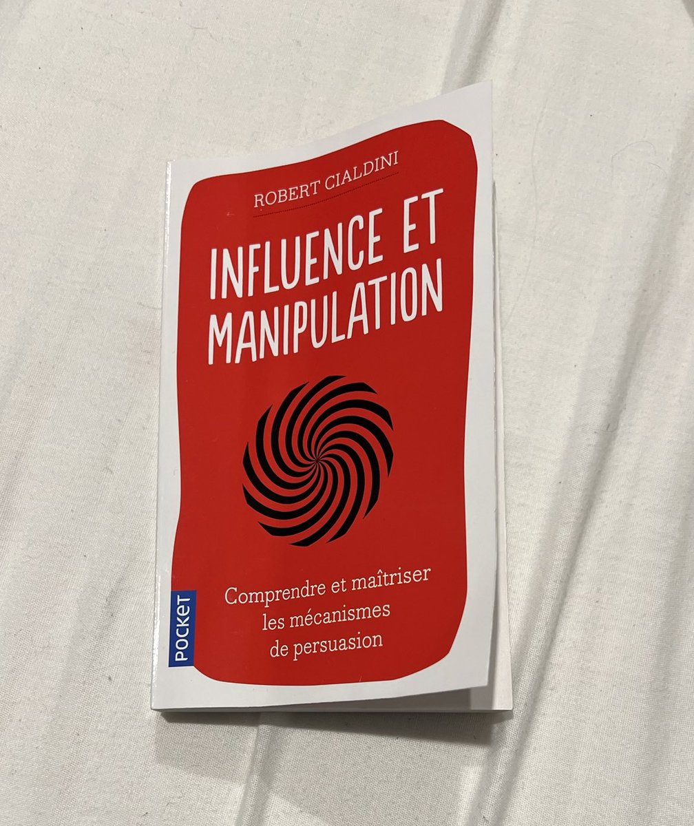 fortumedia's tweet photo. Je viens de trouver ce livre dans 
la chambre de ma copine… 

C’est bon, c’est la bonne. https://t.co/fPmCT4ULsn