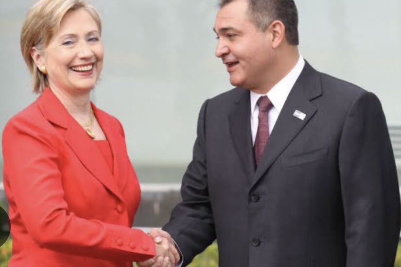 También Hillary Clinton y Barack Obama desconocían quien era en realidad Genaro García Luna ? Ja !