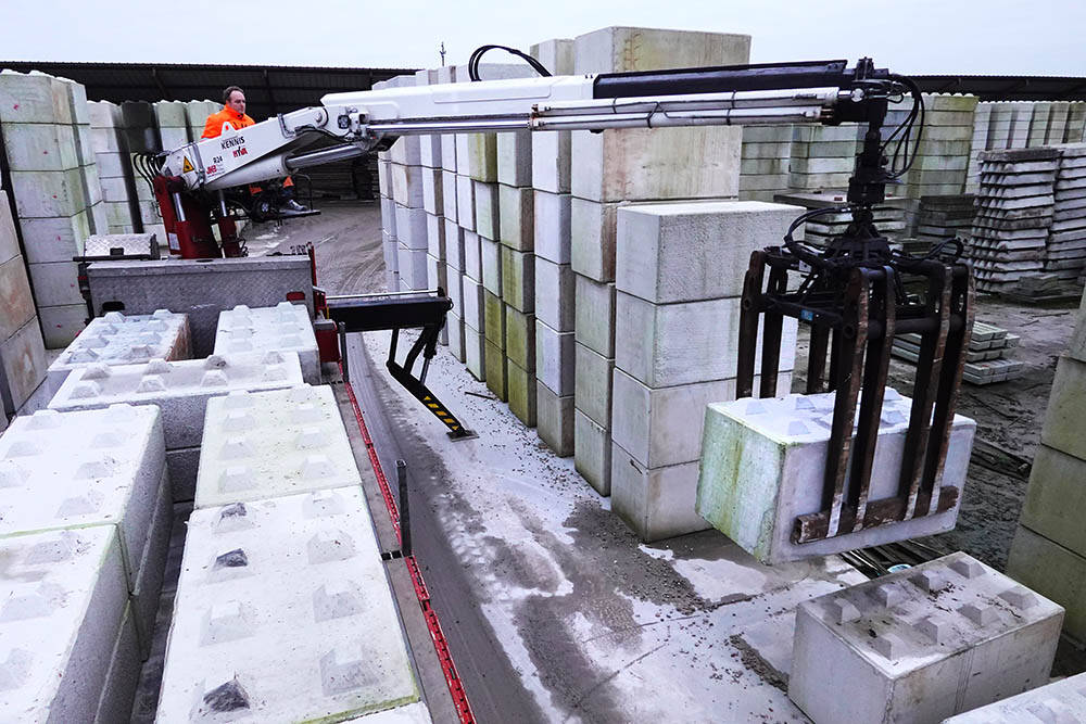 Lego-betonblokken uit Akkrum naar Prinses Margriettunnel #akkrum #nes tinyurl.com/2h39wo9o