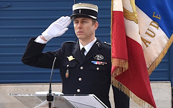 Gendarmerie's tweet image. #ArnaudBeltrame 🇫🇷 Ce 24 janvier 2023, un timbre en hommage au colonel Arnaud Beltrame sera officiellement dévoilé à la DGGN, en présence de @Ch_RGZ, directeur de la @Gendarmerie, et @PhilippeWahl, président du @GroupeLaPoste. Émission officielle le 27 mars 2023 #EnLeurSouvenir