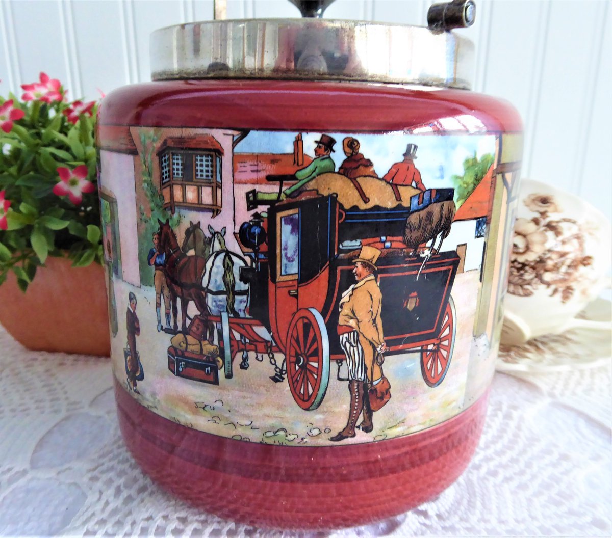 timewasantiques's tweet photo. Biscuit Barrel Cookie Jar 1920s Sandland Coaching Scenes Hand Painted EPNS Mounts https://t.co/X6yBdx2qC3 https://t.co/JlIMgfXOnR