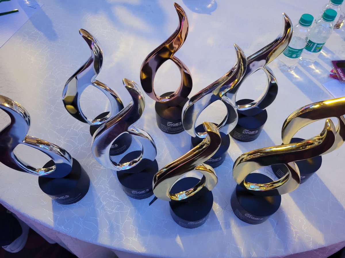 jyothirmayee's tweet photo. What a beauty #DigiesAwards @afaqs 
@_hiveminds won 9 awards tonight: 4 gold, 4 silver and 1 bronze for Maxlife, Crompton &amp; Domino's, Flipkart health+ &amp; Tanishq. 

Congratulations to the brilliant team I get to work with everyday and their charming work!

🥳👏👏👏 https://t.co/Ipv4skB2qF