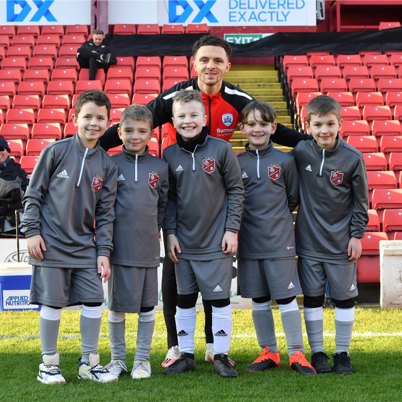BarnsleyFC's tweet photo. 🚚 @DXdelivery picked up some 22/23 half season tickets to give out to @DMWFC...
#TogetherRed