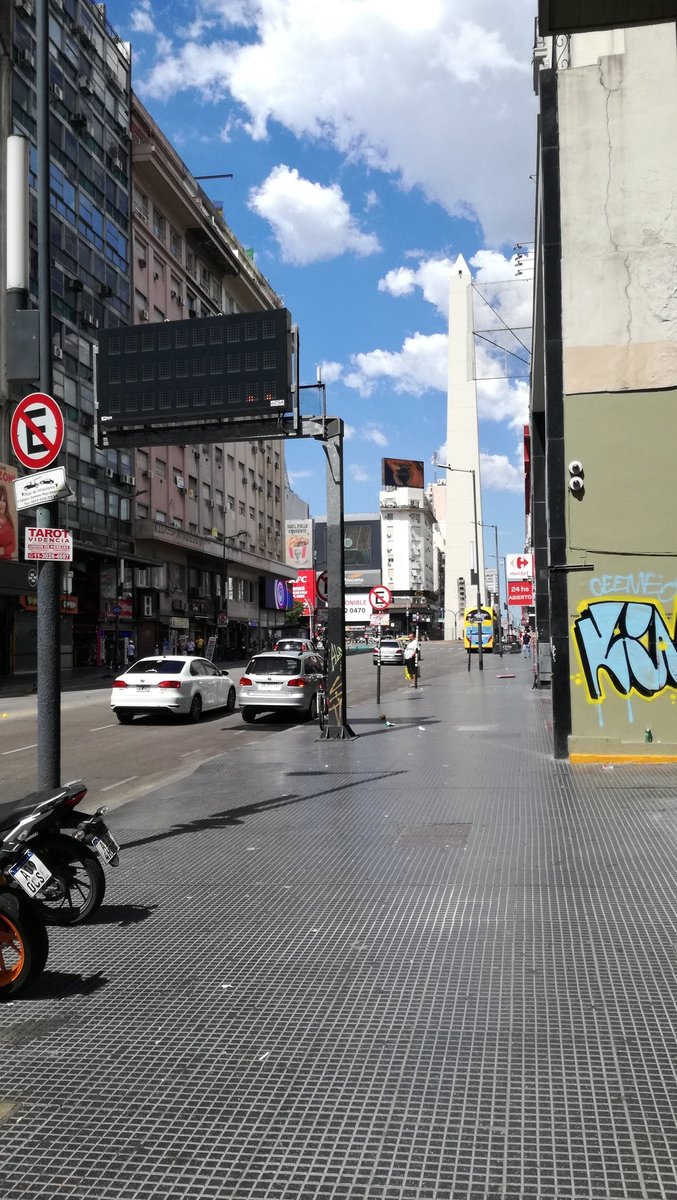 Siwisi's tweet photo. Ahí tenés tu "ciudad verde", un horror de concreto a mil grados. https://t.co/7IkcgCAHlJ