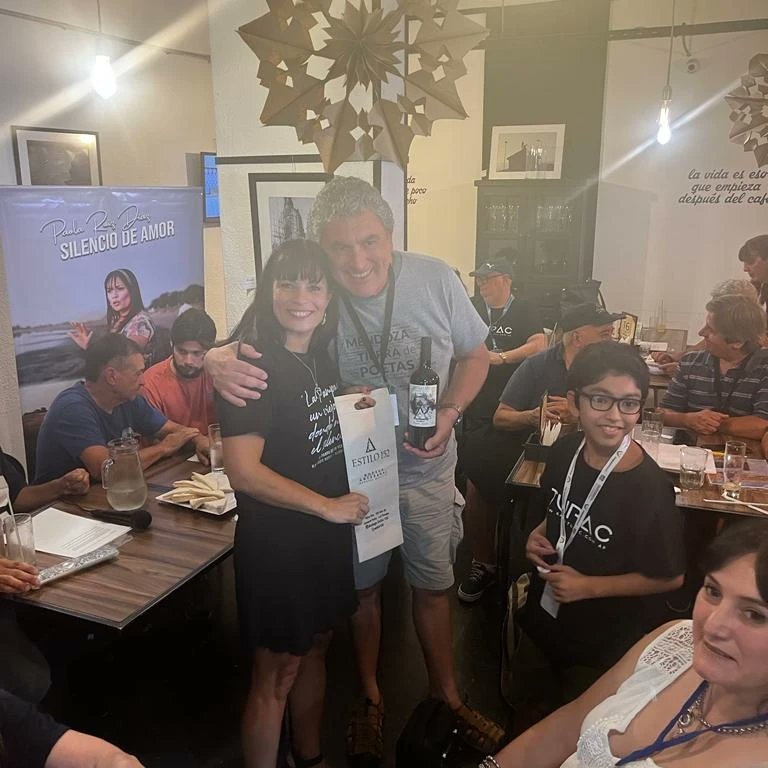 PAORUIZDIAZ16's tweet photo. 21..conferencia de prnsa Disco Silencio de amor... en Dionisio... Cosquin Gracias Remeras Mulita.. Vinos ESTILO 152 de G. Acha.. y Carteles Luminosos de Juan Cativa..  Gracias a Todoss.. !! https://t.co/7P0LWWjgTy