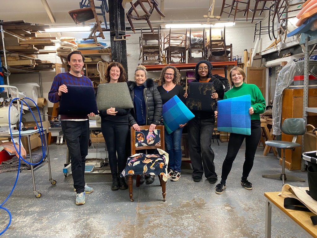 schoolofstuff's tweet image. Another lovely bunch at the weekend for our Upholstery Taster!

If you'd like to make a drop-in seat for a dining chair and learn about the key differences between traditional and modern upholstery, join us for the next one – 25-26th March 2023. 

theschoolofstuff.co.uk/courses/uphols…