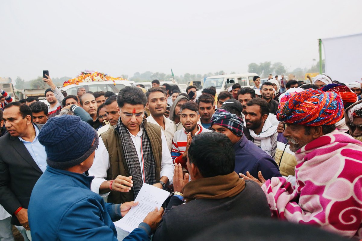 SachinPilot's tweet photo. टोंक में कई जगह कार्यकर्ताओं और मतदात���ओं से मुलाकात हुई। https://t.co/fRx0xOukIz