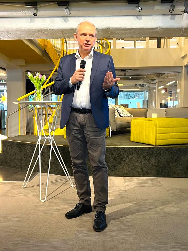 TUIGroup's tweet photo. #TUI Group CEO Sebastian Ebel visited our Stockholm workplace this week to discuss latest developments in travel tech, the recent launch of our 'accomodation only' platform and – not least – to have a good cup of coffee with colleagues. 🇩🇰🇫🇮🇳🇴🇸🇪 https://t.co/rd2ilVyNsZ