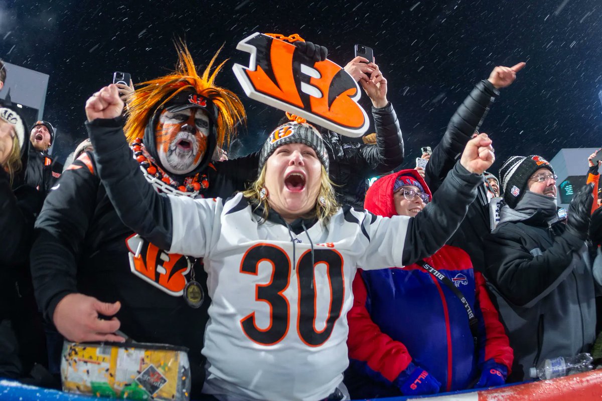 Opened up the <a href="/NewYorkTimes_es/">New York News</a> sports page and saw the legendary <a href="/TonyDaTiger96/">🐅 Tony Da Tiger 🐅</a> representing our @bengals #WhoDey <a href="/bengaljims_BTR/">Bengal Jim & Friends</a> #Bengals #WhoDeyNation