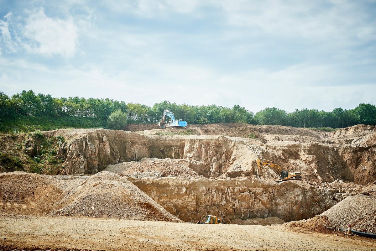 Over the last 90 years Longcliffe has built up a reputation for reliability and efficiency. Our supply chain and transport operations are of critical importance, delivering large volumes of high purity product every day, with 95% of production scheduled for delivery the next day.