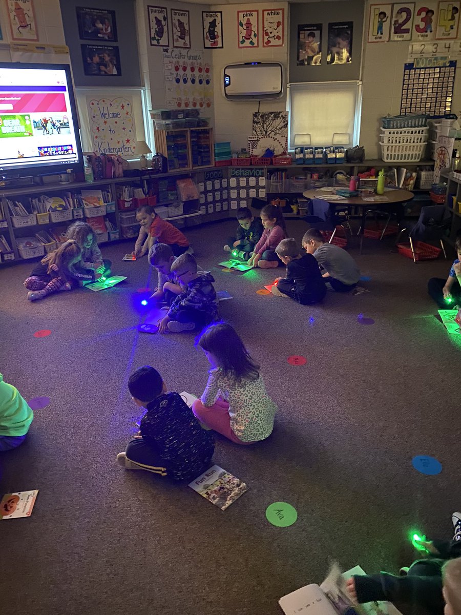 Today we read to a partner and used a flashlight to point to each word while reading. The partner points while the other reads aloud. #wlcardpride