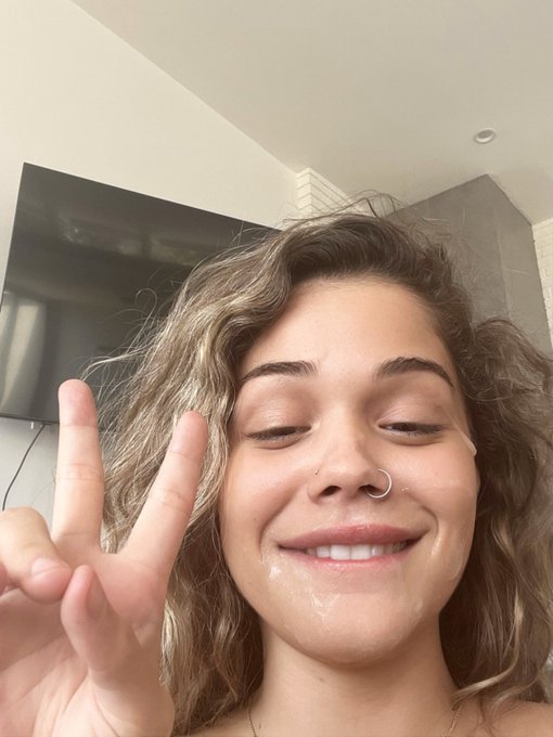 1 pic. Belle journée 🥵🍆🍆🍆🍆🍆 Passe en dm pour prendre un rdv chéri. Viens pratiqué tout tes fantasmes 😍 https://t.co/if3hCHP29D