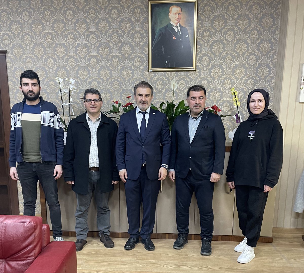 bilgehannas's tweet photo. Bursa Teknik Üniversitesi (BTÜ)
Rektör Yardımcılığı görevine atanan değerli dostum Prof.Dr. Sinan Uyanık hocamızı ziyaret edip, 
#BTÜ ile birlikte yürüttüğümüz #Tübitak 1001 projemiz hk bilgi verdik. https://t.co/EjVB0WsBWy